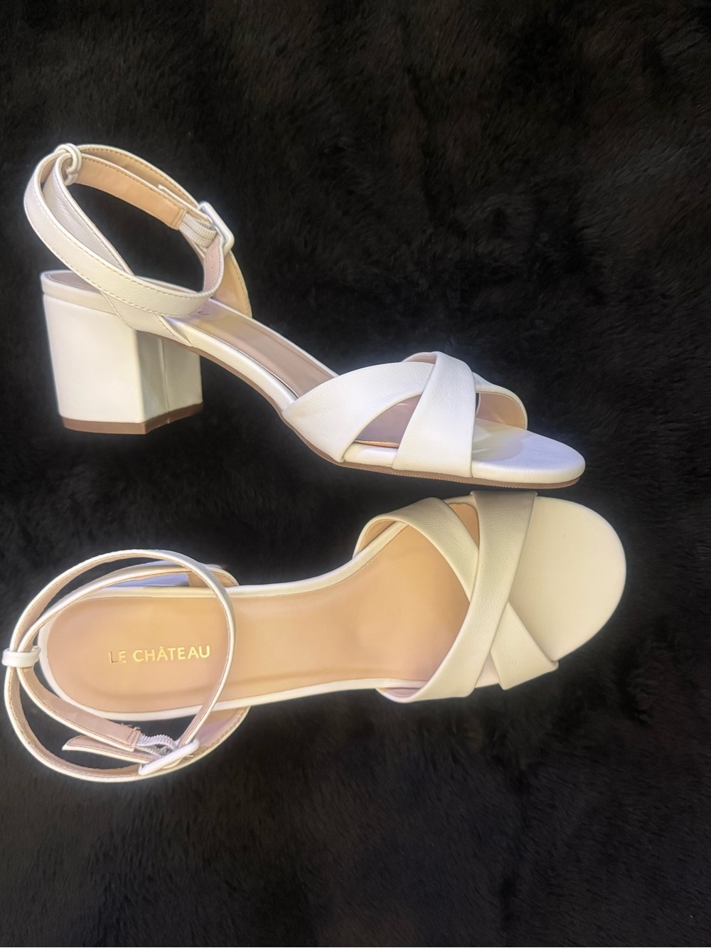 Le Chateau brand new White Crisscross Ankle-Strap chunky heel Sandals